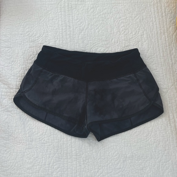 lululemon athletica Pants - lululemon Speed Up Short - Low rise 2.5”. Black/Grey tie dye. Size 6.